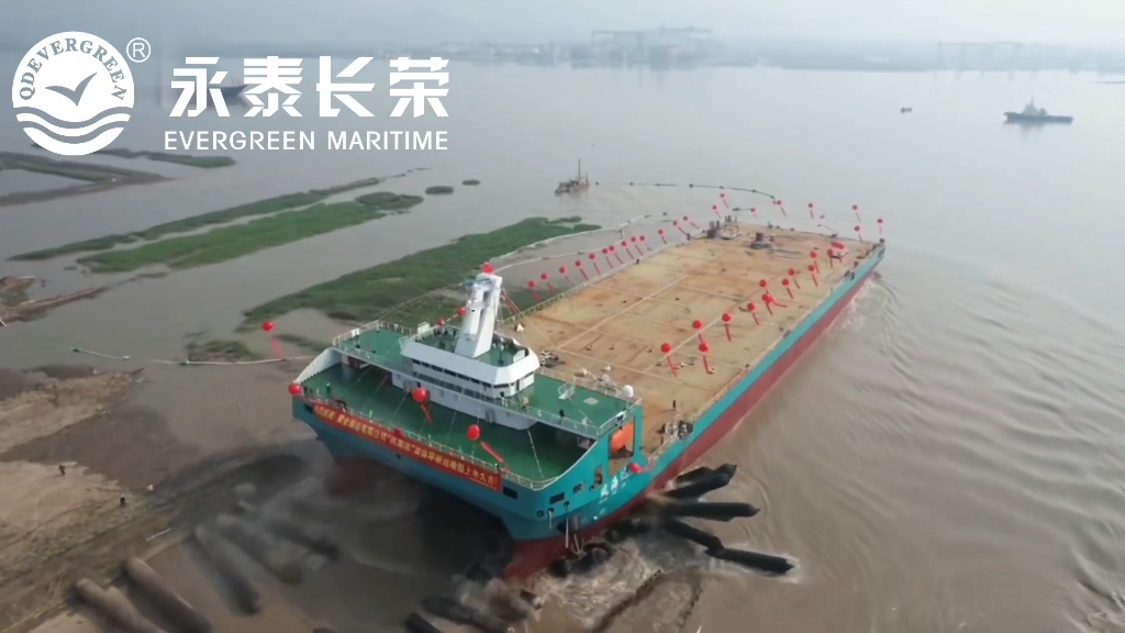 2023 年 6 月,全球首艘江海直達(dá)DP2多用途雙體運輸接駁船&ldquo;風(fēng)海達(dá)&ldquo;在浙江臺州方振船業(yè)采用氣囊上排下水順利吉水。